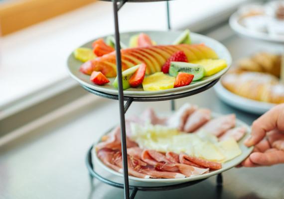 Etagere for breakfast